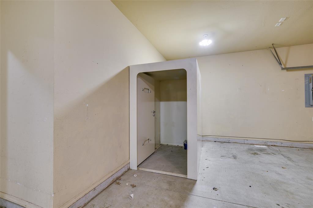 16412 Old Oak Drive Property Photo 44