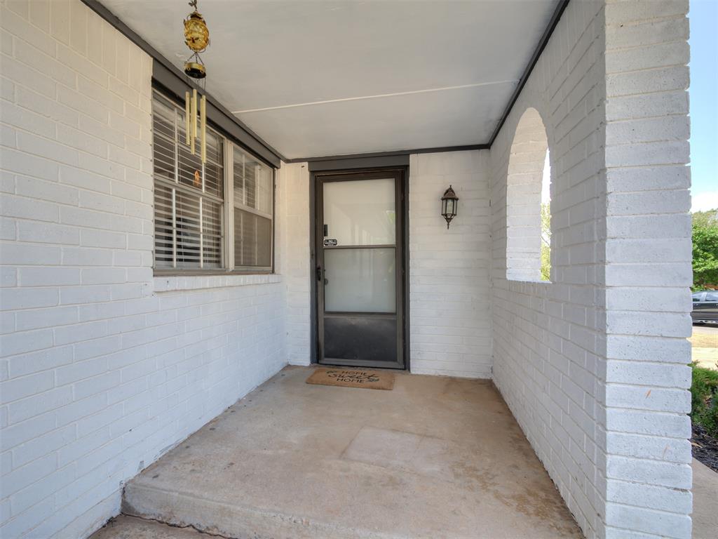 3216 E Noble Drive Property Photo 3