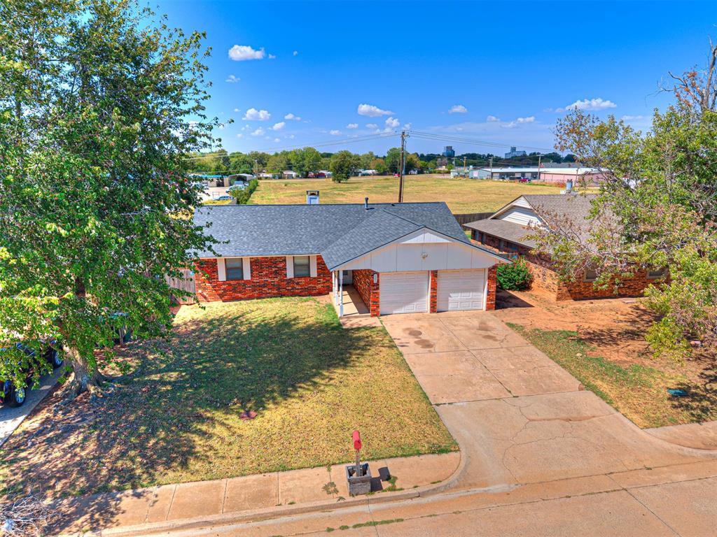 601 Crown Drive Property Photo 3
