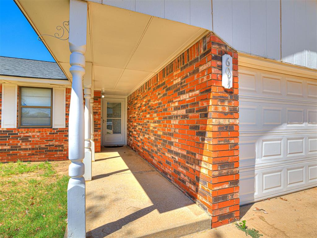 601 Crown Drive Property Photo 4