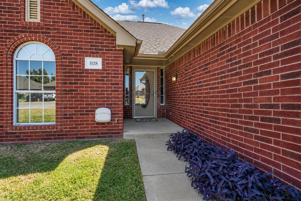 808 W Vickery Avenue Property Photo 2