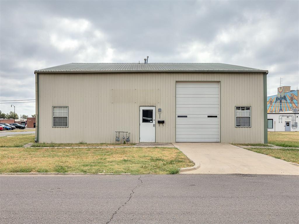 220 N Crawford Avenue Property Photo 1