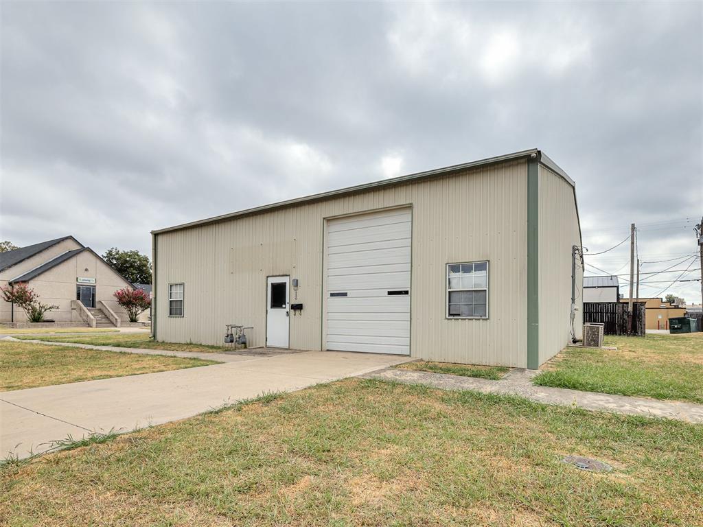 220 N Crawford Avenue Property Photo 2