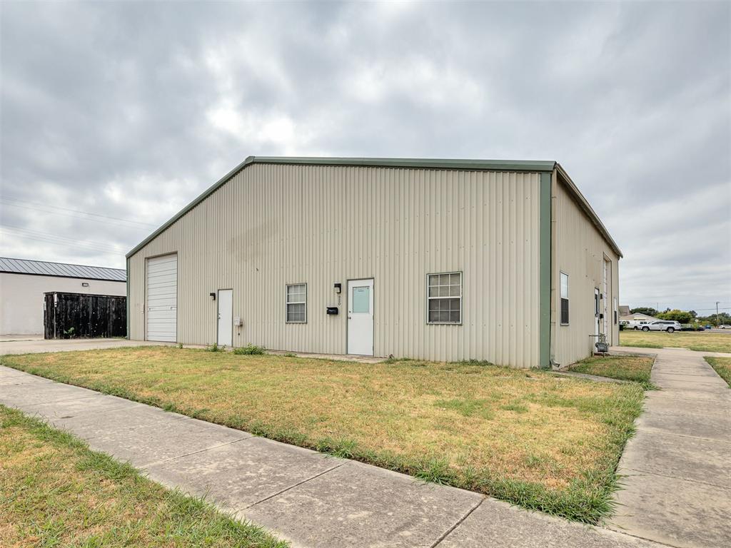 220 N Crawford Avenue Property Photo 4