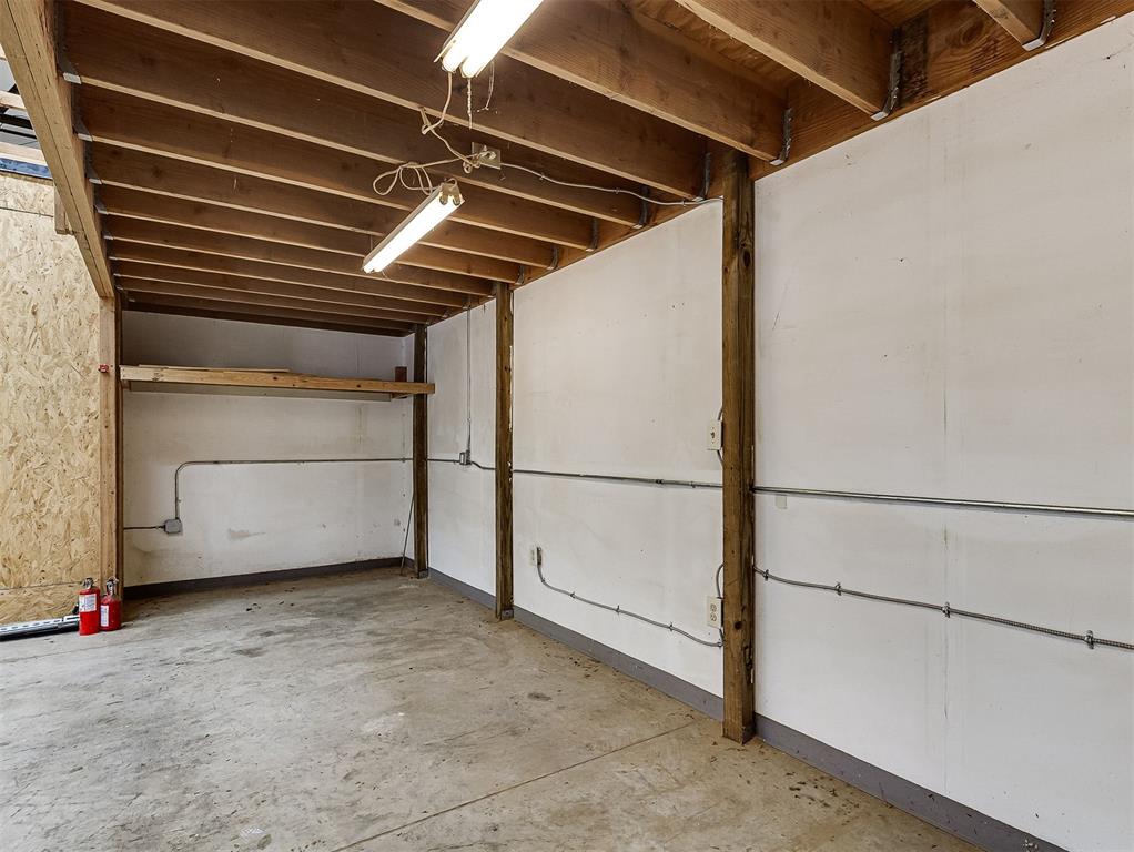 220 N Crawford Avenue Property Photo 18