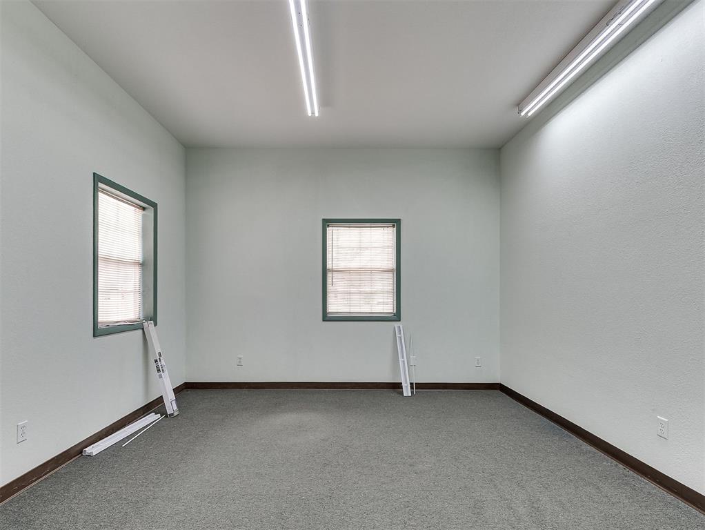 220 N Crawford Avenue Property Photo 25