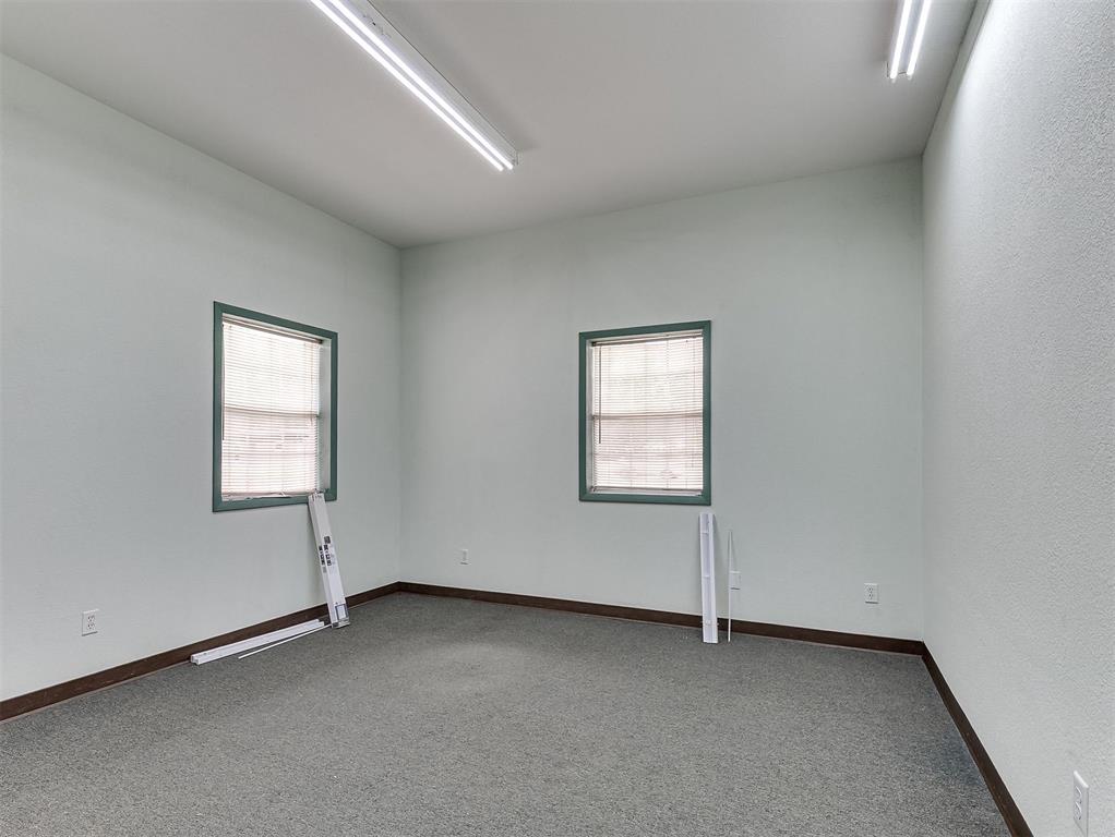 220 N Crawford Avenue Property Photo 26