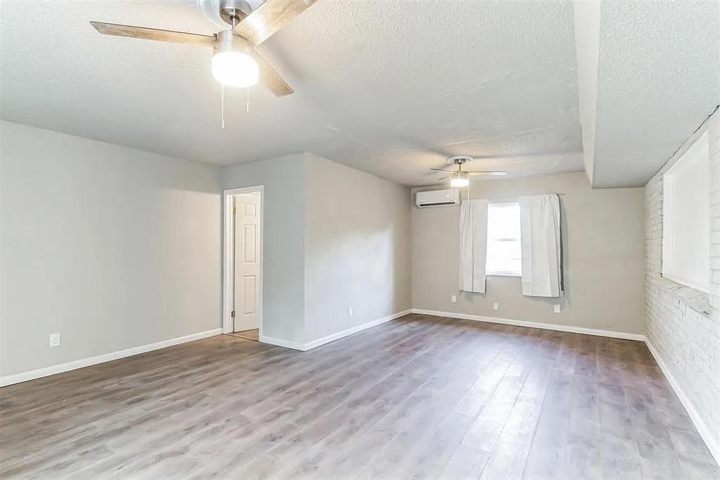 109 W Shadywood Drive Property Photo 7