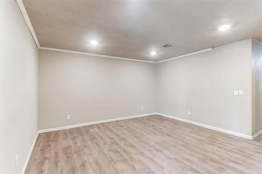109 W Shadywood Drive Property Photo 8
