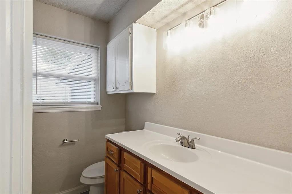 109 W Shadywood Drive Property Photo 10