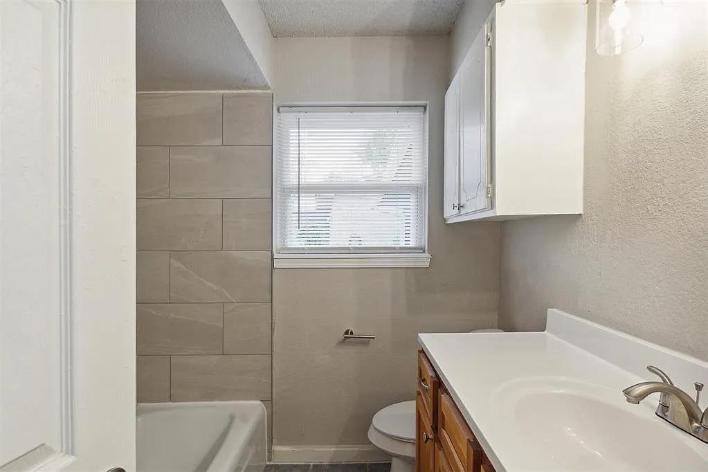 109 W Shadywood Drive Property Photo 11