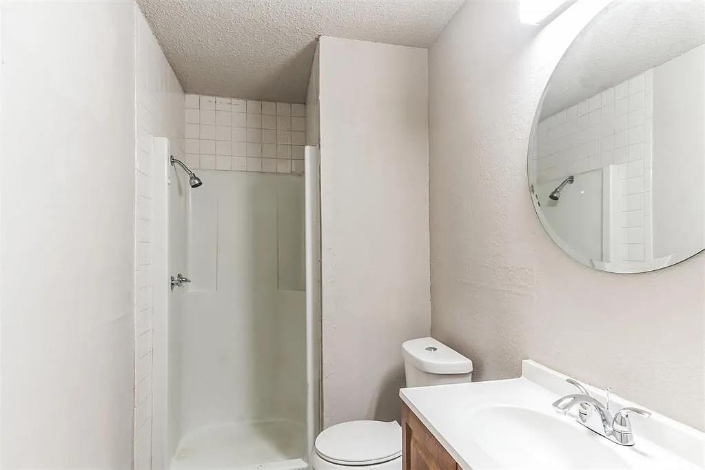 109 W Shadywood Drive Property Photo 15