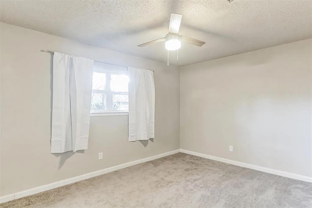 109 W Shadywood Drive Property Photo 16