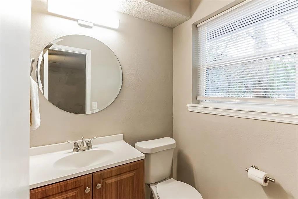 109 W Shadywood Drive Property Photo 17