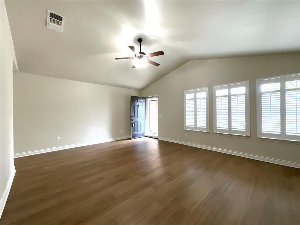 724 Humming Fish Drive Property Photo 3