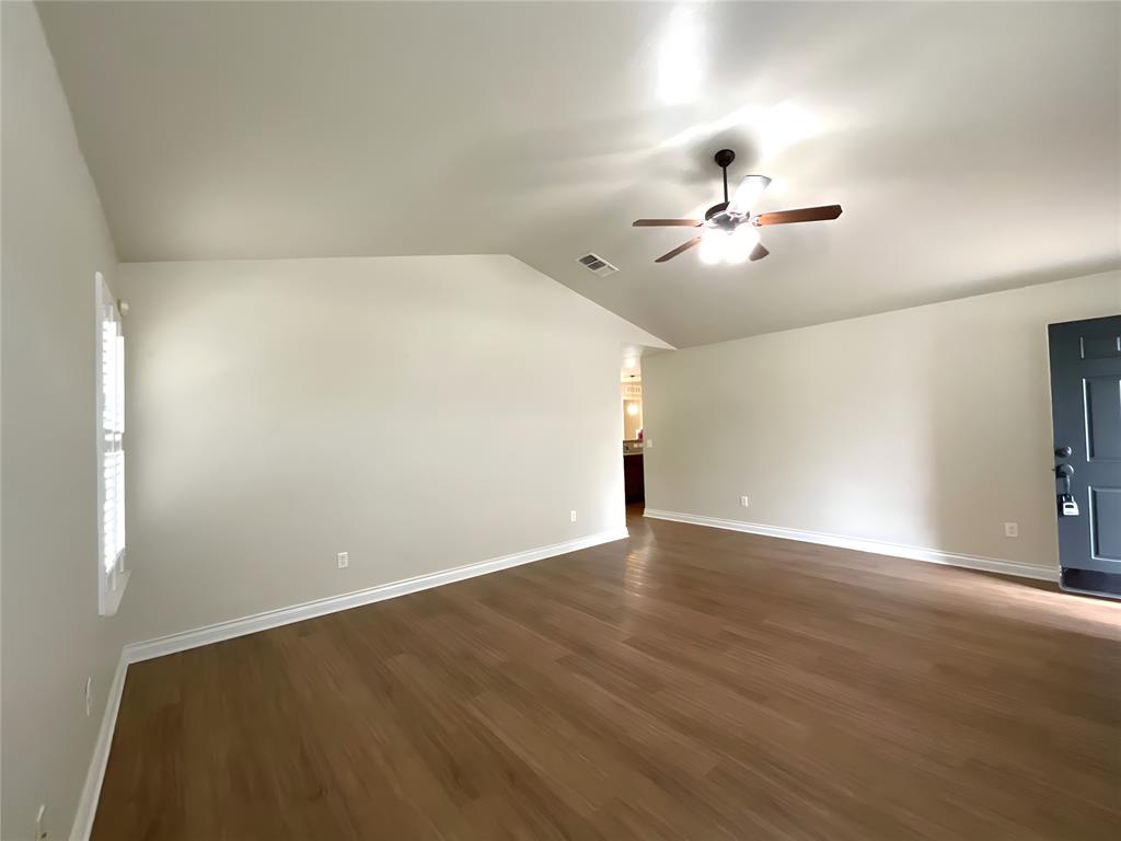 724 Humming Fish Drive Property Photo 4