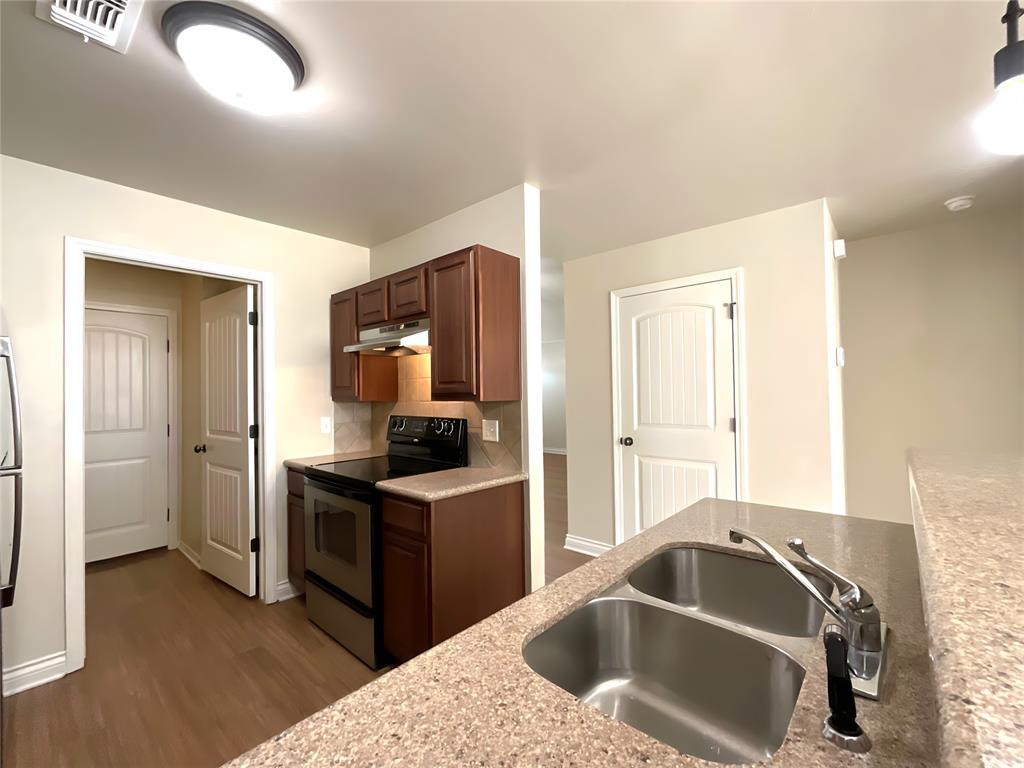 724 Humming Fish Drive Property Photo 8