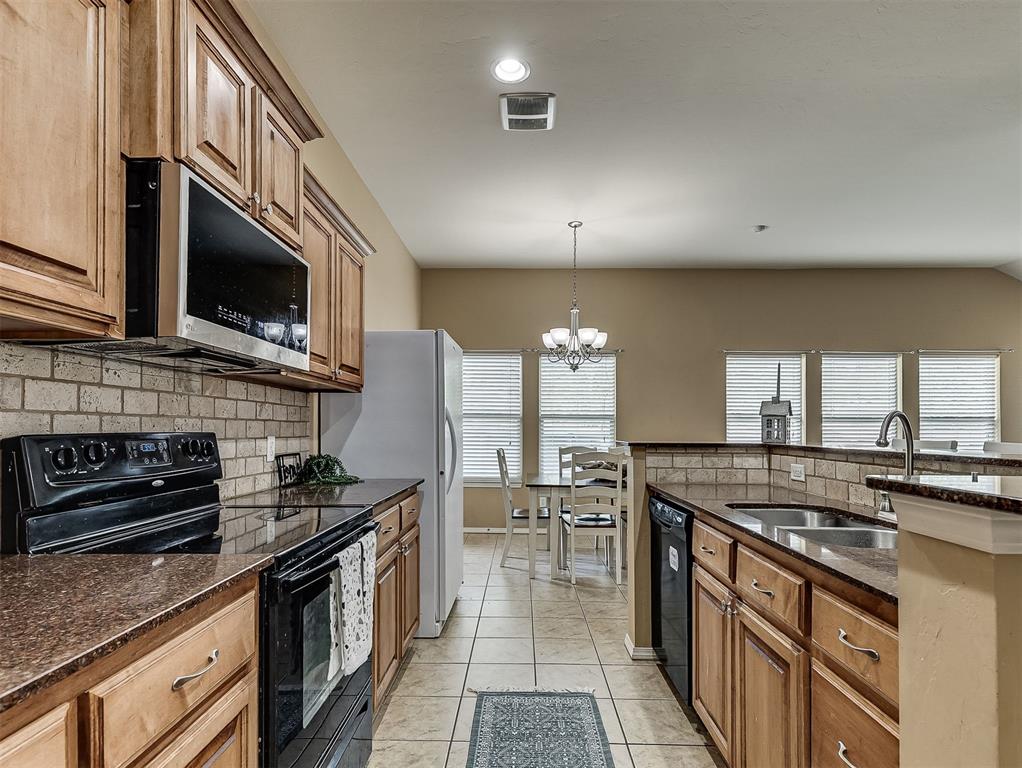 2501 Fawn Lily Road Property Photo 10
