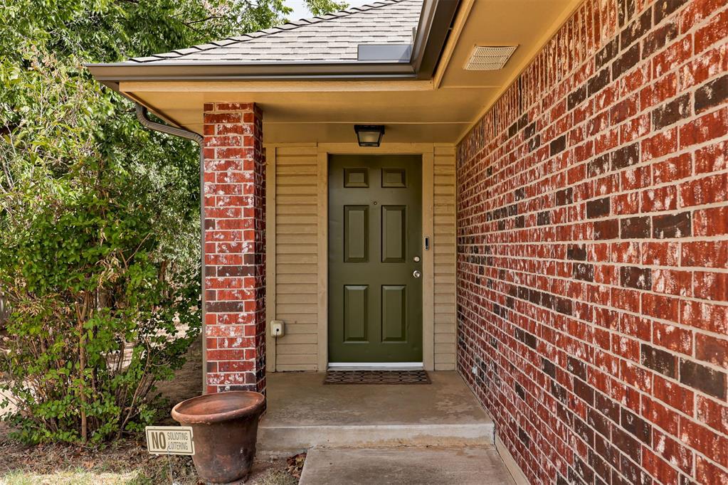 11400 Glade Avenue Property Photo 3