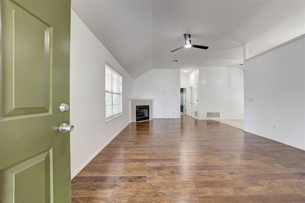 11400 Glade Avenue Property Photo 4