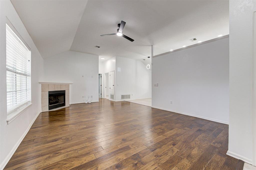 11400 Glade Avenue Property Photo 5