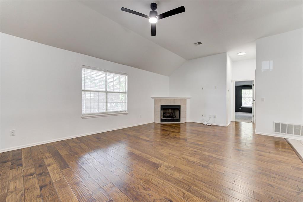 11400 Glade Avenue Property Photo 6