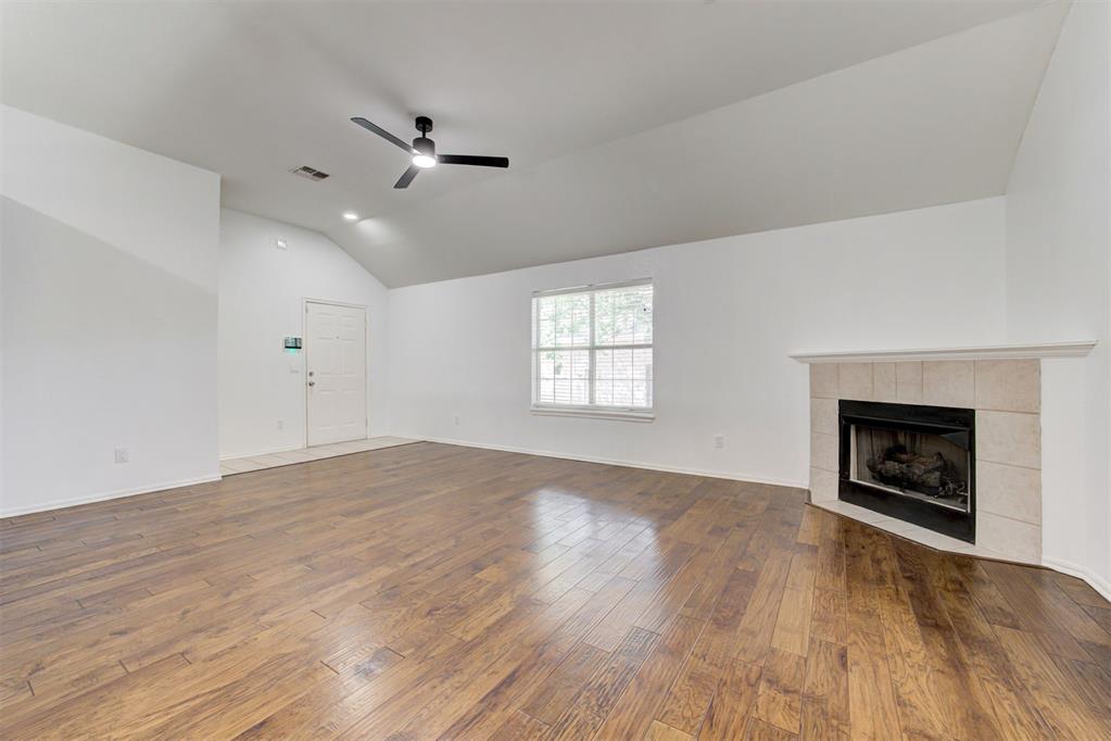 11400 Glade Avenue Property Photo 7