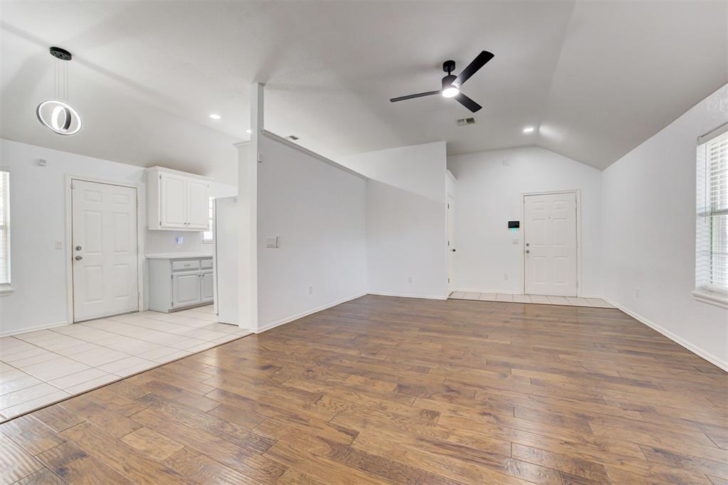 11400 Glade Avenue Property Photo 8
