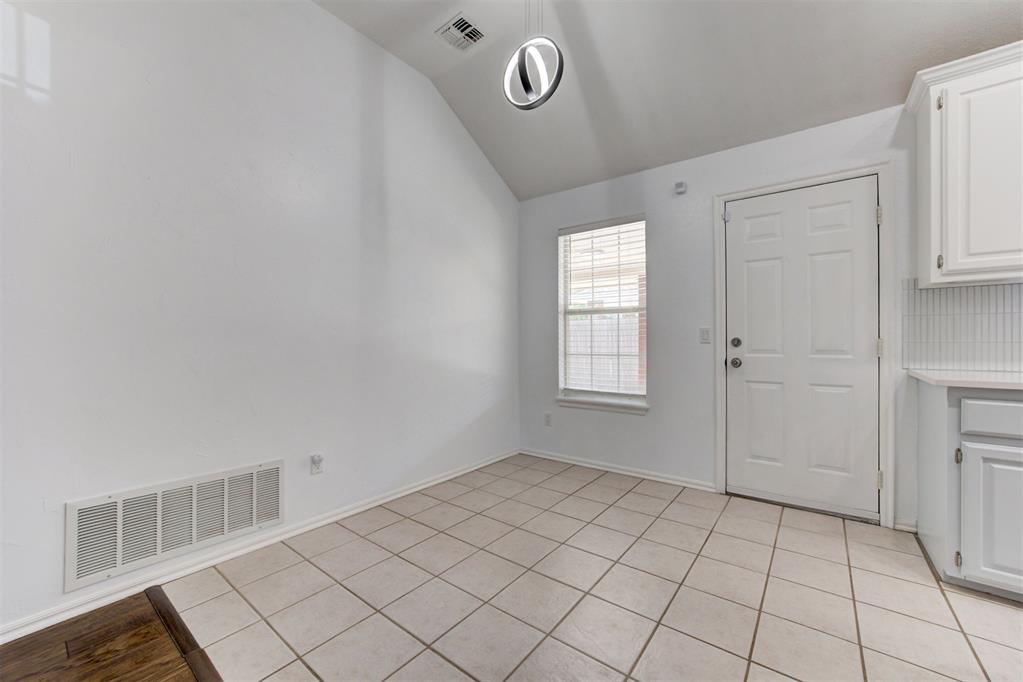 11400 Glade Avenue Property Photo 9
