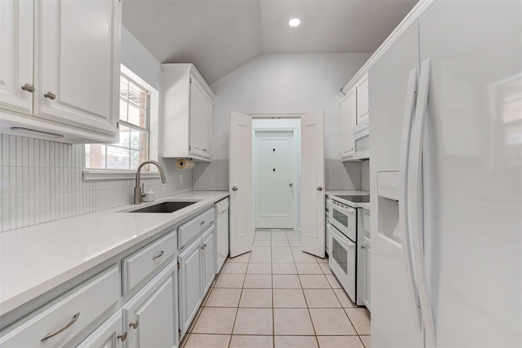11400 Glade Avenue Property Photo 12