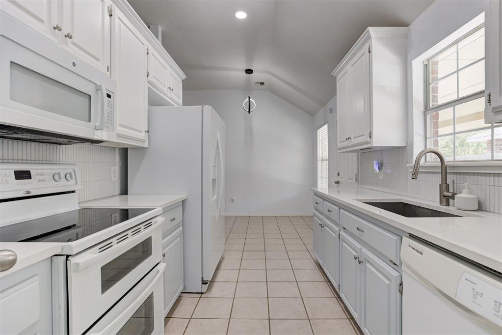 11400 Glade Avenue Property Photo 15