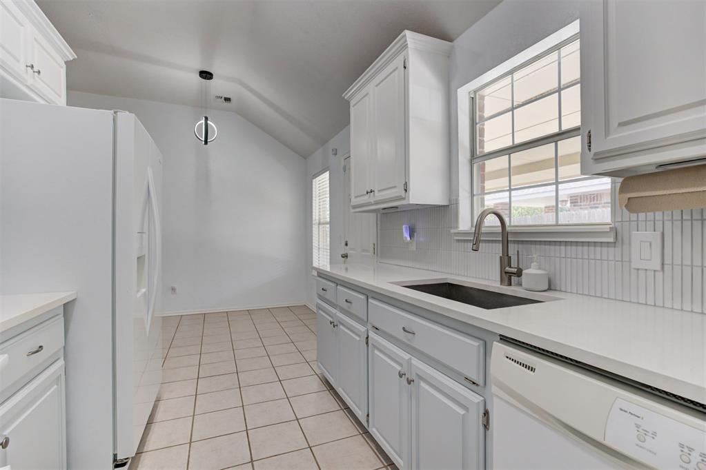 11400 Glade Avenue Property Photo 16