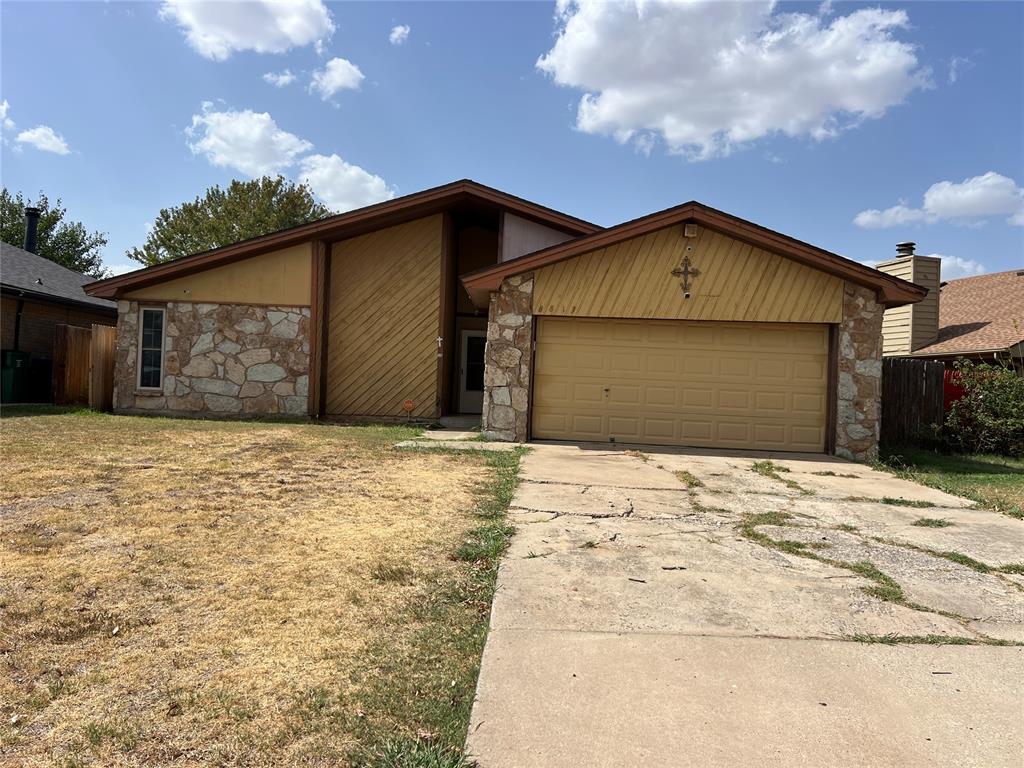 8813 N McMillan Avenue Property Photo 1