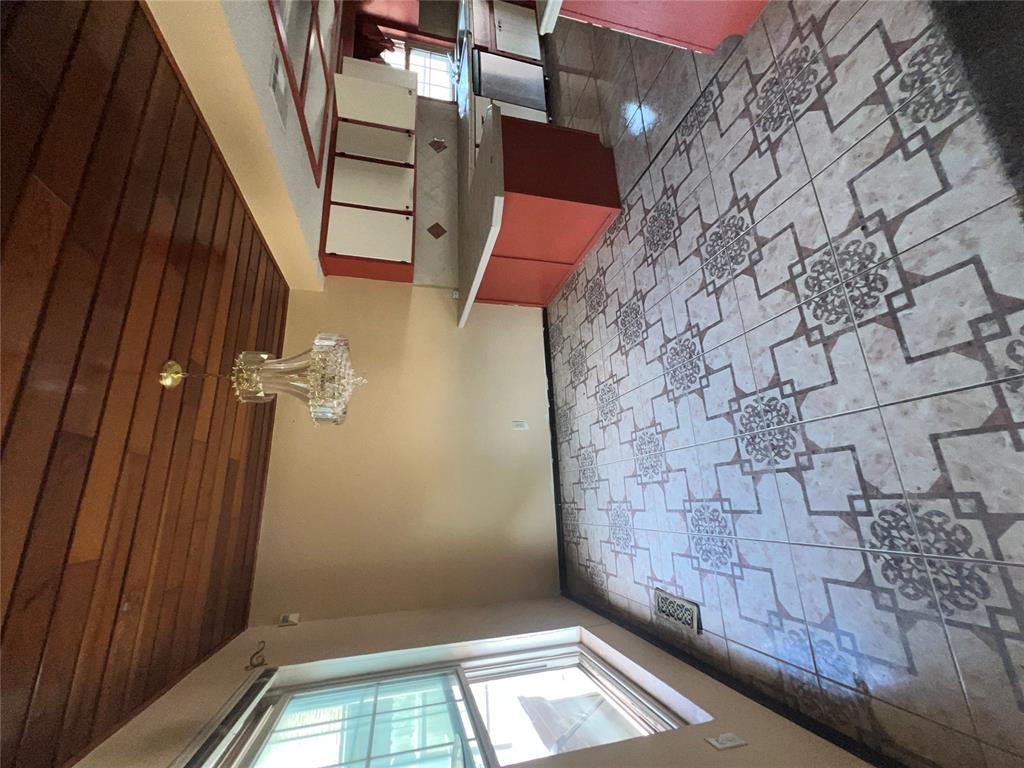 8813 N Mcmillan Avenue Property Photo 9