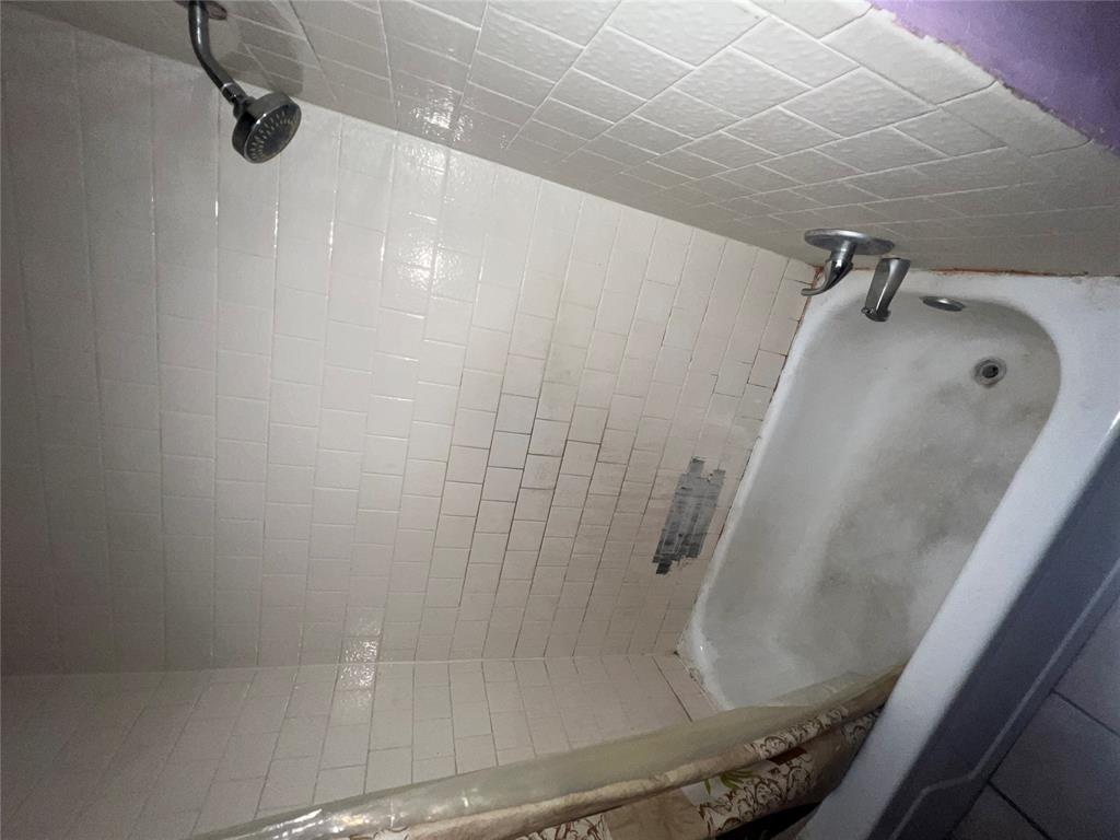 8813 N Mcmillan Avenue Property Photo 16