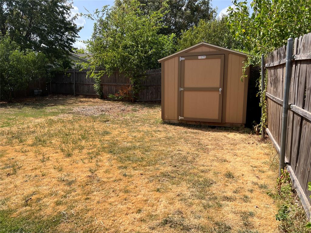 8813 N Mcmillan Avenue Property Photo 31