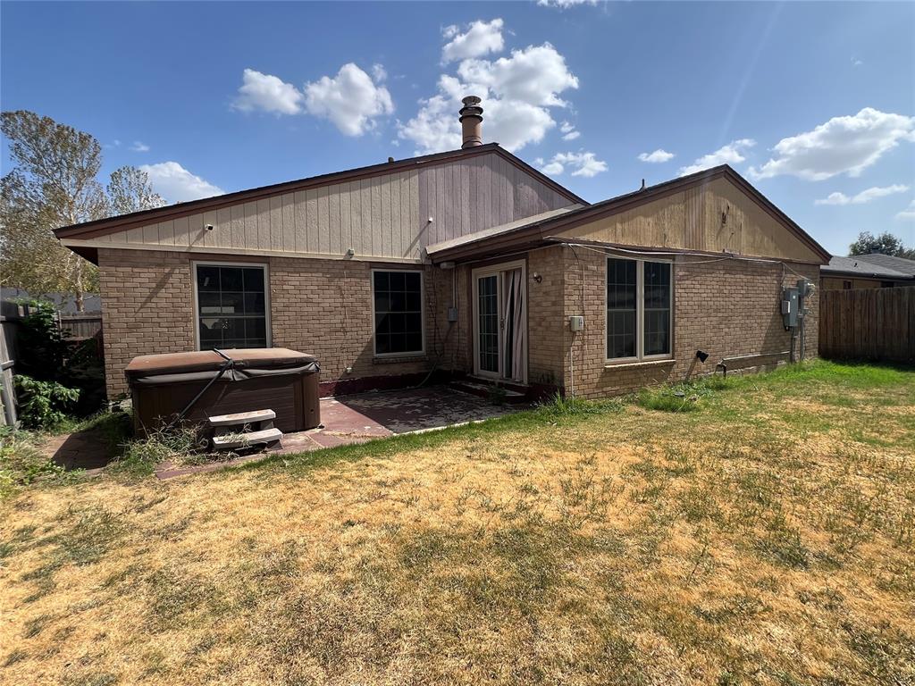 8813 N Mcmillan Avenue Property Photo 32