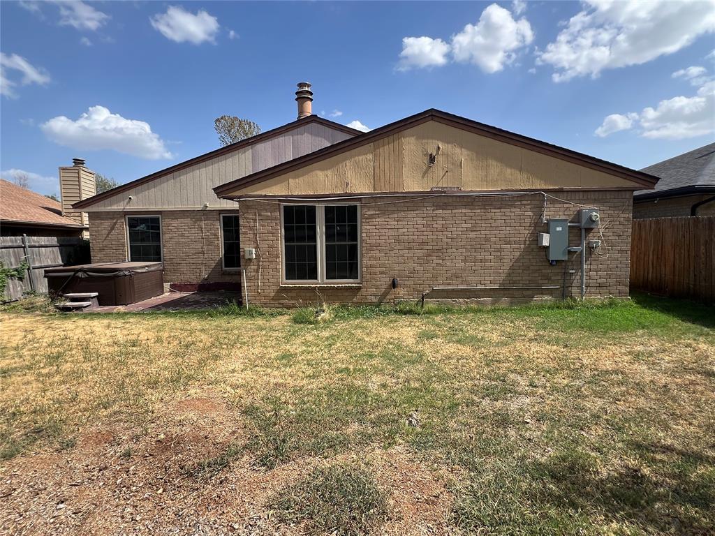 8813 N Mcmillan Avenue Property Photo 33
