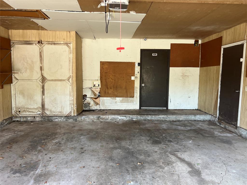 8813 N Mcmillan Avenue Property Photo 36