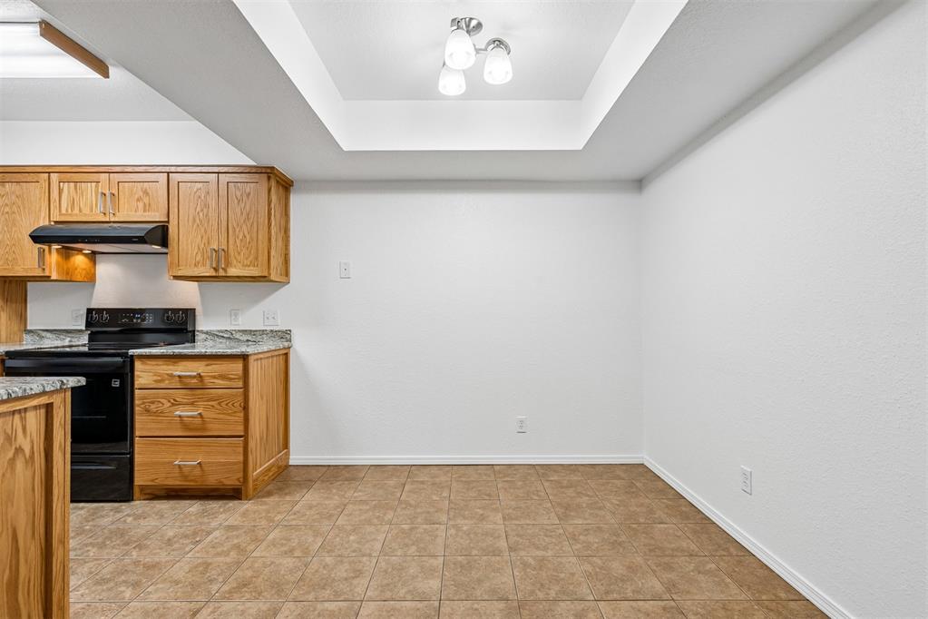 14409 N Pennsylvania Avenue 11f Property Photo 24