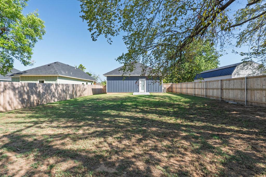 814 W Locust Street Property Photo 47