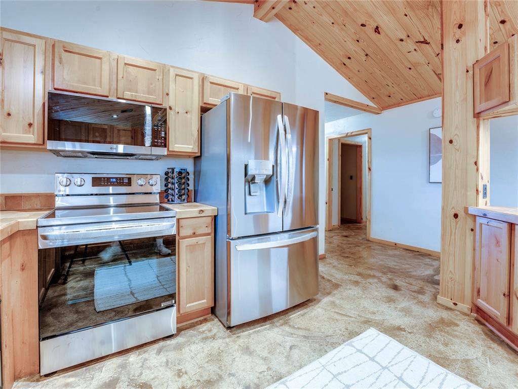 751 S Henney Road Property Photo 9