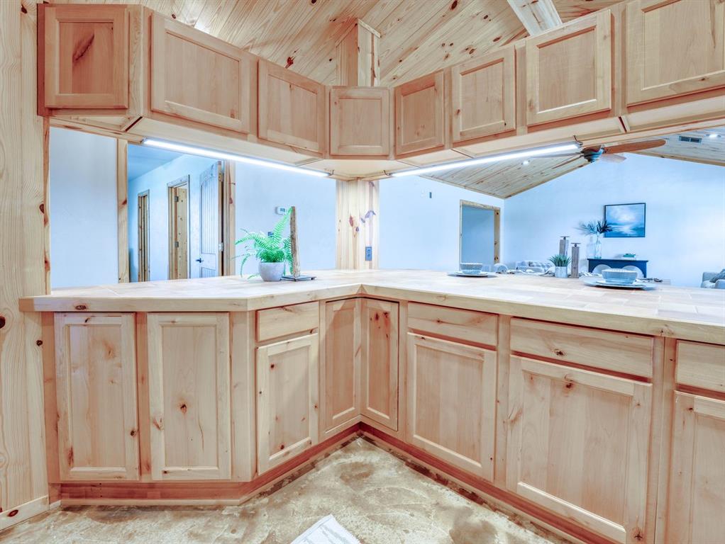 751 S Henney Road Property Photo 10