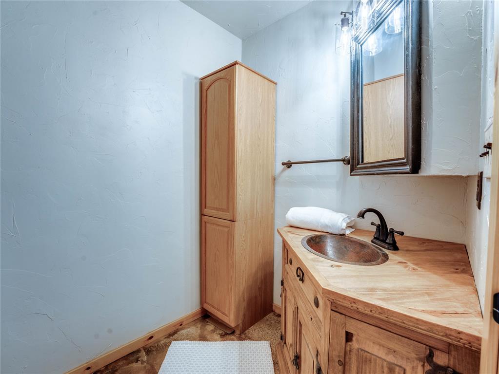 751 S Henney Road Property Photo 16