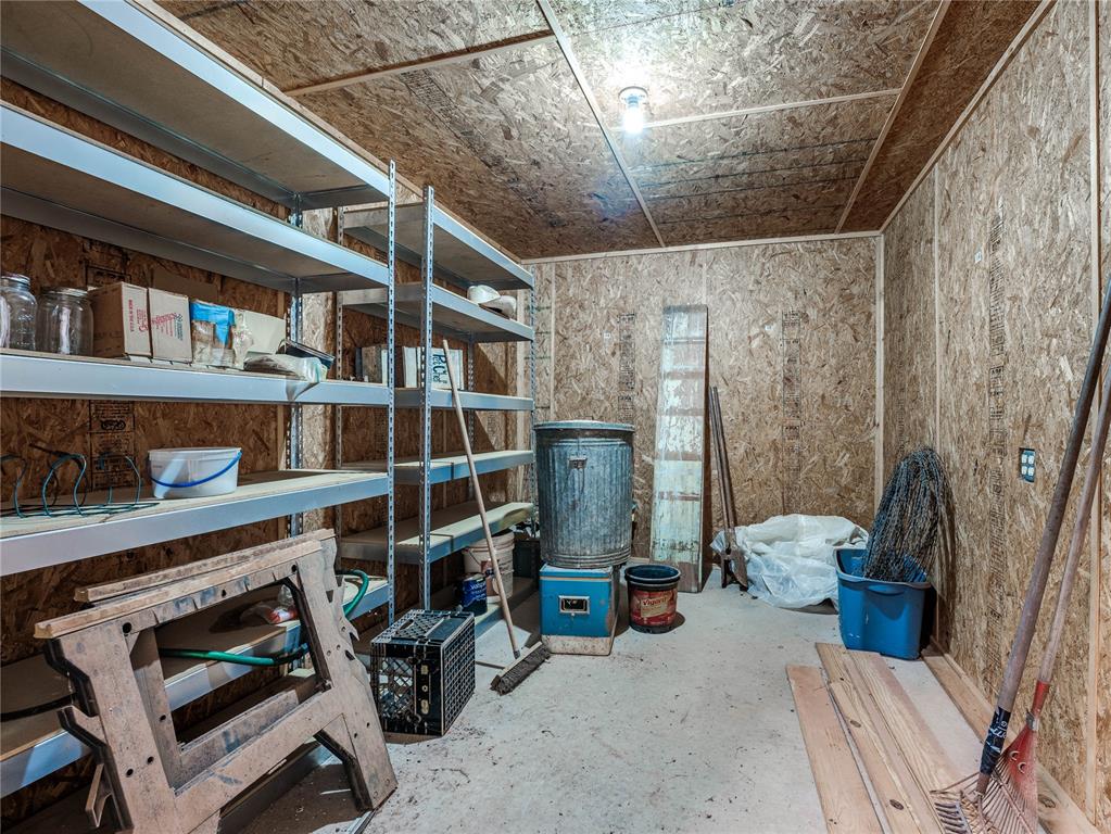 751 S Henney Road Property Photo 32