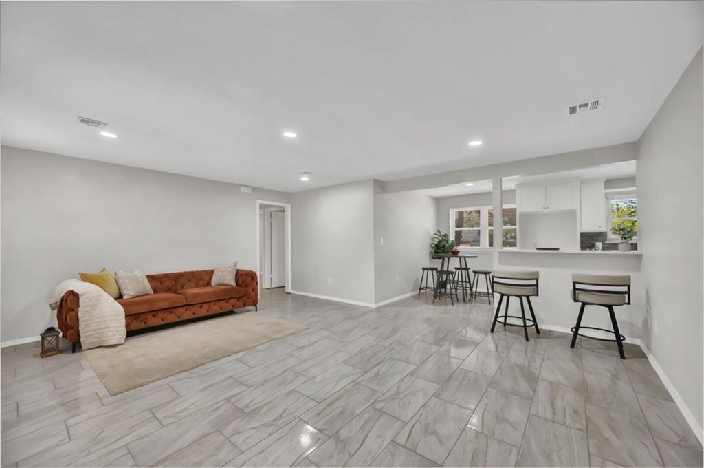 1209 Lawton Property Photo 8