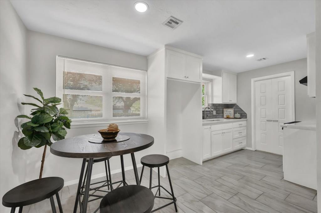 1209 Lawton Property Photo 10