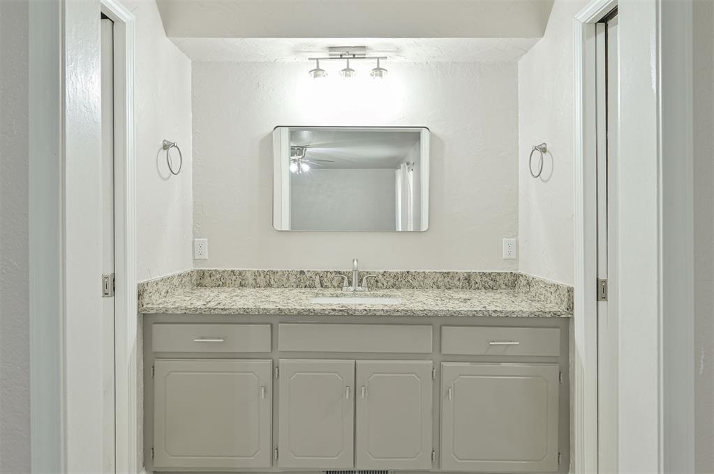 8113 Nw 113th Street Property Photo 21