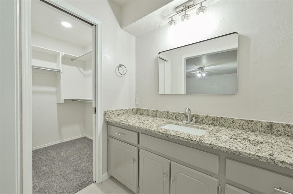 8113 Nw 113th Street Property Photo 24
