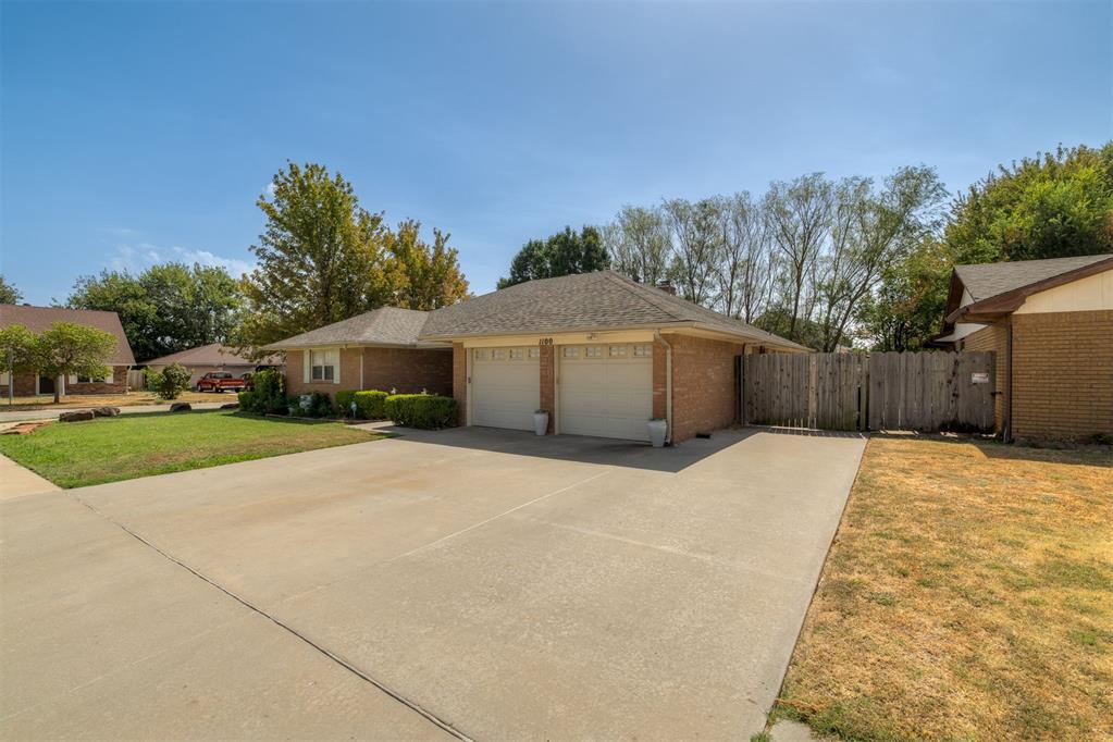 1100 Sw 91st Street Property Photo 2